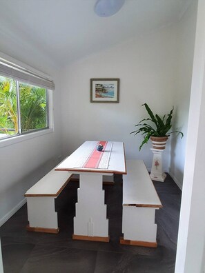 Dining - Mt Morgan Hillside Cottage (Mount Morgan)