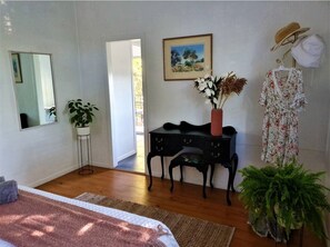2 bedrooms, desk, iron/ironing board, bed sheets