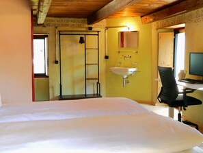 4 chambres, bureau, accès Internet