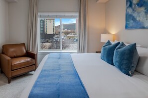 2 Schlafzimmer, Schreibtisch, Bügeleisen/Bügelbrett, Reisekinderbett