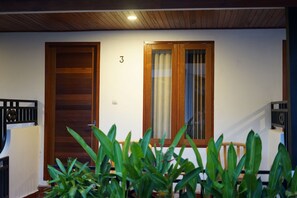 Terrace/patio - Lantis ViBES Inn (Kuta)