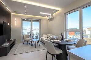 Dining - 2Homerent Crema | Center| View of Brda | Garage (Bydgoszcz)