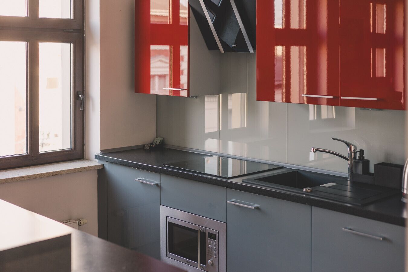 冰箱、微波炉、烤箱、炉灶