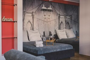 Iron/ironing board, WiFi, bed sheets