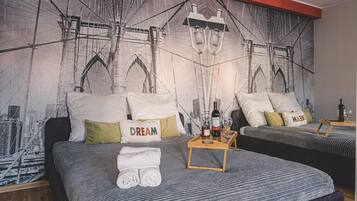 Silitysrauta/-lauta, Wi-Fi, vuodevaatteet