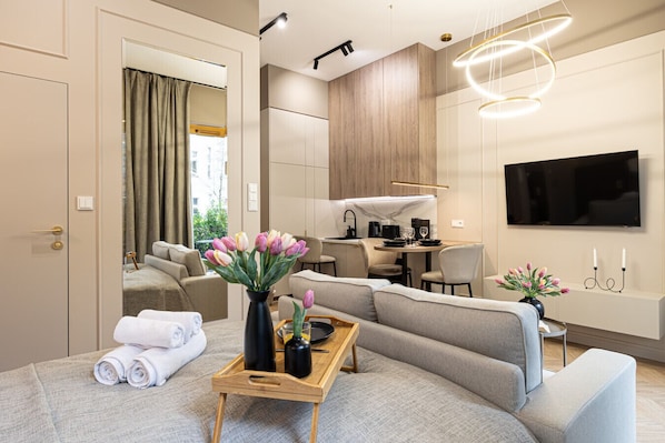 Tabla de planchar con plancha, wifi gratis, ropa de cama