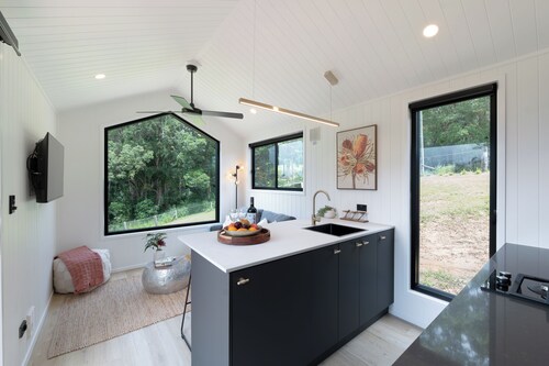 Luxury Hinterland Tiny Home | Secluded Romantic Escape with Stunning Views