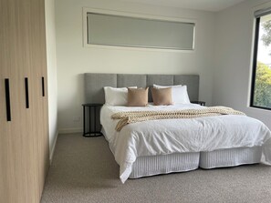 5 bedrooms, desk, iron/ironing board, travel cot