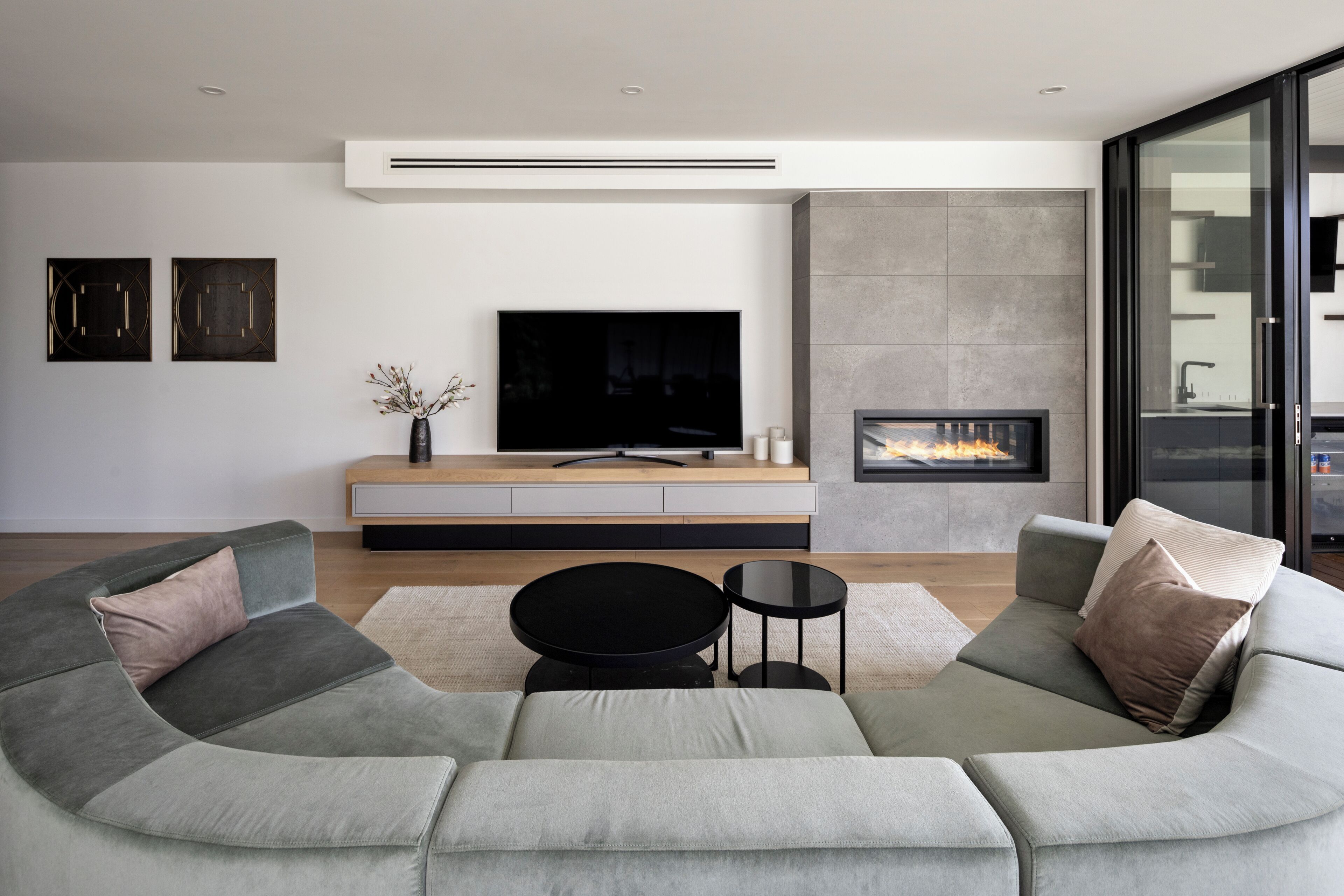 Smart TV, fireplace, video games, ping pong