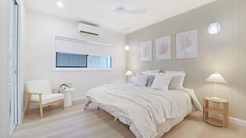 3 bedrooms, iron/ironing board, WiFi, bed sheets