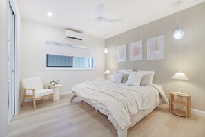 3 bedrooms, iron/ironing board, WiFi, bed sheets