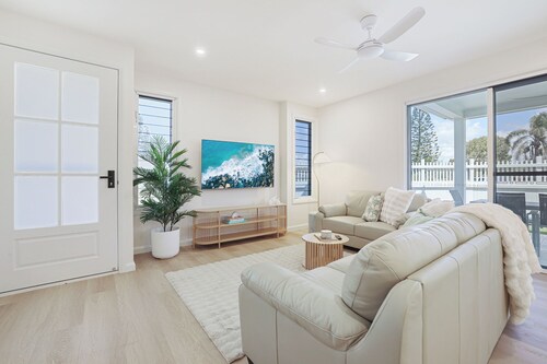 Coastal & Centrally located 3-bedroom House, Pet-friendly in delightful Bargara!