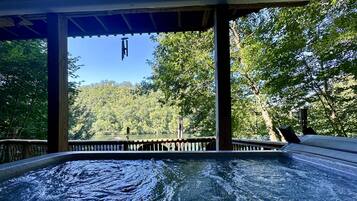 Bain à remous extérieur