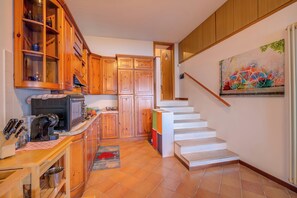Apartemen Keluarga, beberapa kamar, tepi gunung (Isola Bella View Stresa) | Dapur pribadi | Lemari es, oven, kompor, dan mesin pembuat kopi/teh