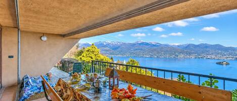 Familjelägenhet - 1 sovrum - terrass - intill bergen (Isola Bella: Lake Maggiore view) | Restaurang utomhus