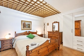 Family Apartment, 1 Bedroom, Terrace, Mountainside (Isola Bella: Lake Maggiore view) | 1 bedroom - Isola Bella: Lake Maggiore View Terrace in Stresa (Stresa)