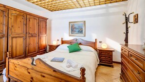Family Apartment, 1 Bedroom, Terrace, Mountainside (Isola Bella: Lake Maggiore view) | 1 bedroom - Isola Bella: Lake Maggiore View Terrace in Stresa (Stresa)
