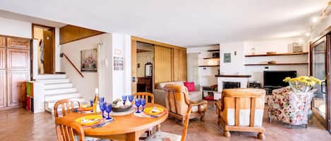 Family Apartment, 1 Bedroom, Terrace, Mountainside (Isola Bella: Lake Maggiore view) | Dining