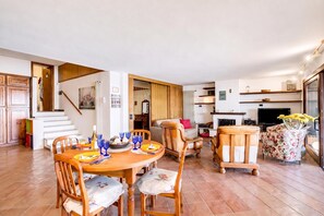 Family Apartment, 1 Bedroom, Terrace, Mountainside (Isola Bella: Lake Maggiore view) | Dining - Isola Bella: Lake Maggiore View Terrace in Stresa (Stresa)