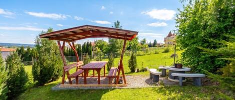 Standard House, 2 Bedrooms, Balcony, Mountainside (Karesz Holiday Home /w Terrace &) | Outdoor dining