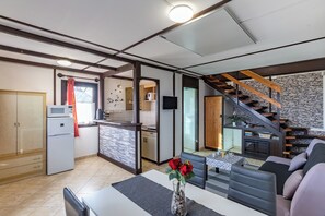 Standard House, Multiple Bedrooms, Mountainside (Karesz Holiday Home) | Living area | 21-inch flat-screen TV with cable channels - Karesz Holiday Home (Zalakaros)