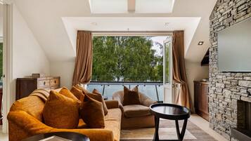 TV, fireplace, offices