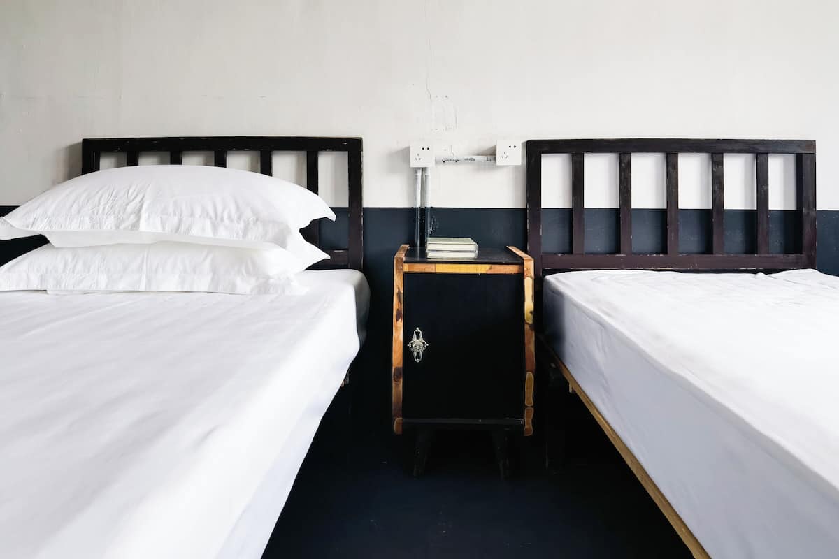 Signature Twin Room | Desk, laptop workspace, free WiFi, bed sheets
