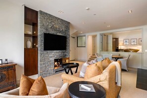 TV, fireplace, offices - Glen Nevis 2- Queenstown Lakeshore Apt (Queenstown)