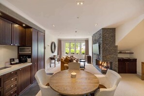 Interior - Glen Nevis 2- Queenstown Lakeshore Apt (Queenstown)