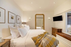 2 Schlafzimmer, Schreibtisch, Bügeleisen/Bügelbrett, WLAN