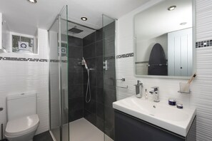 Douche, sèche-cheveux