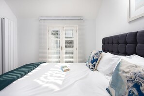 3 bedrooms, iron/ironing board, Internet, bed sheets