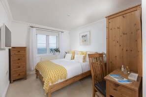 2 bedrooms, iron/ironing board, Internet, bed sheets - Bay View, Compass Point- Sea View & Parking (Carbis Bay)