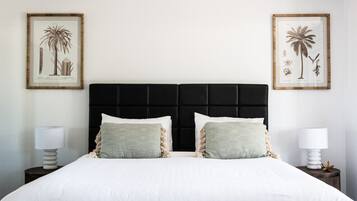 2 bedrooms, desk, iron/ironing board, travel crib