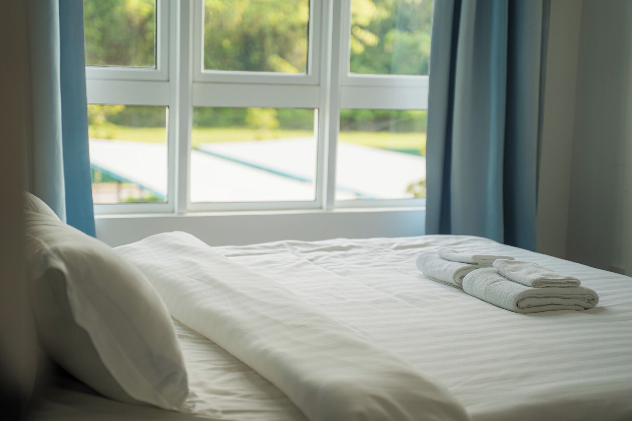 3 habitaciones, tabla de planchar con plancha, wifi y ropa de cama 