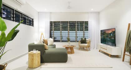The Bougainvilia House - Beachside Tropical Retreat with Private Pool