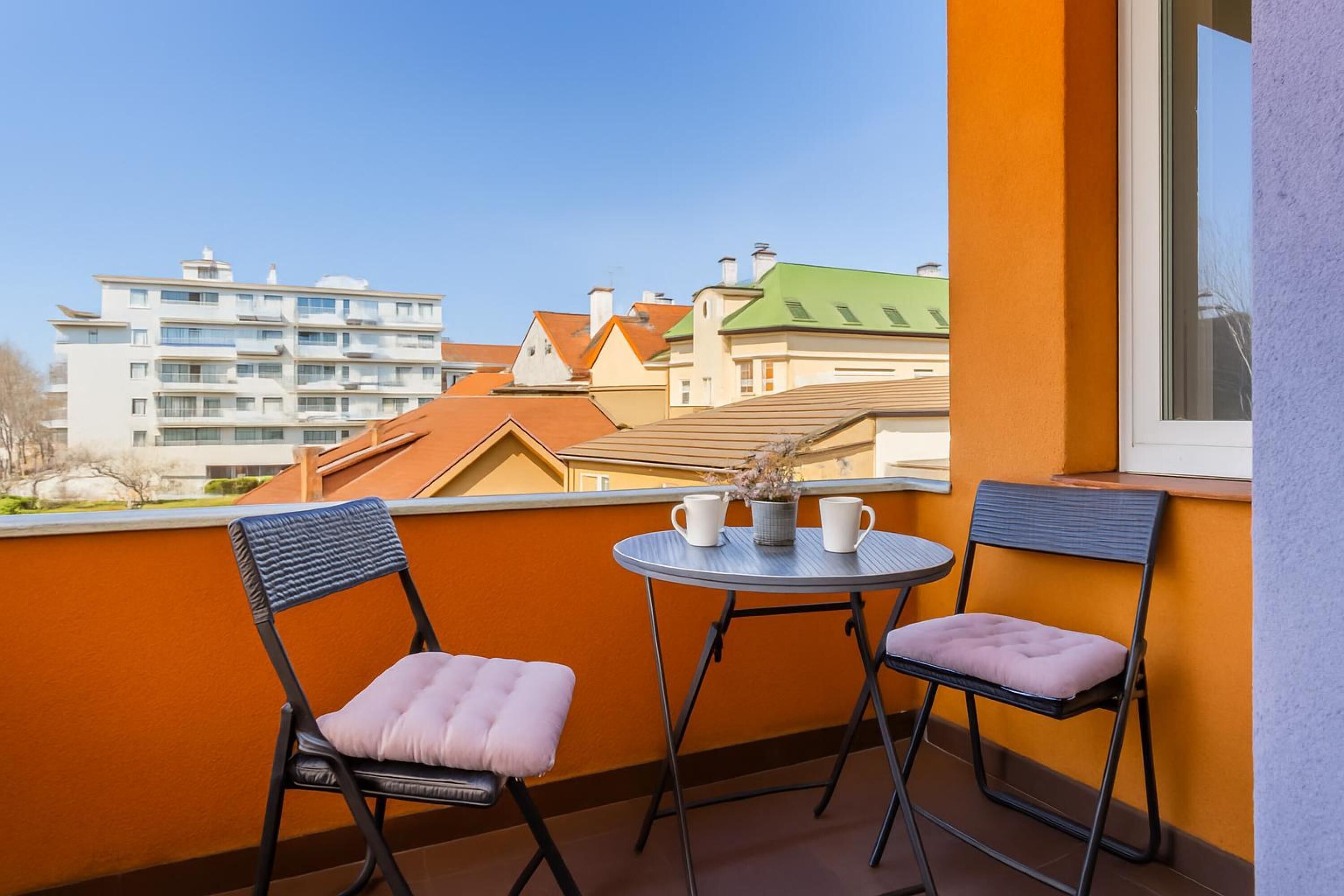 Family Apartment, Multiple Bedrooms (Cherry City Stay Apartment With) | Outdoor dining
