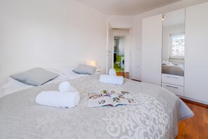 A hotel room with a bed, a bathroom visible through an open door, and a wardrobe. - Cherry City Stay Apartment With Parking (Zagreb)