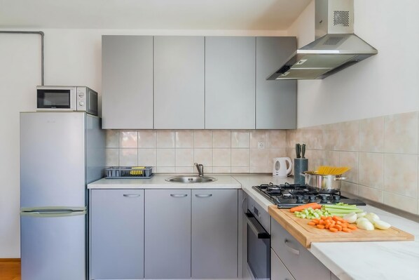 Family Apartment, Multiple Bedrooms (Cherry City Stay Apartment With) | Private kitchen | Fridge, oven, stovetop, electric kettle - Cherry City Stay Apartment With Parking (Zagreb)