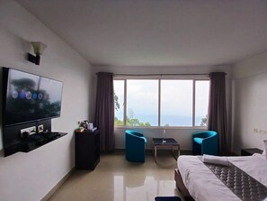 Kamar Keluarga, 1 Tempat Tidur King, pemandangan lembah | Seprai premium, tempat tidur Select Comfort, dan meja kerja