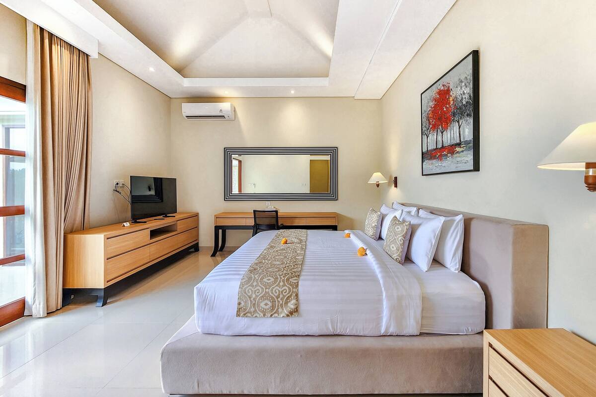 4 bedrooms, rollaway beds, free WiFi, bed sheets