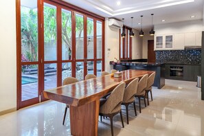 In-room dining - Villa Ellyne Canggu by Nagisa Bali (Kerobokan)