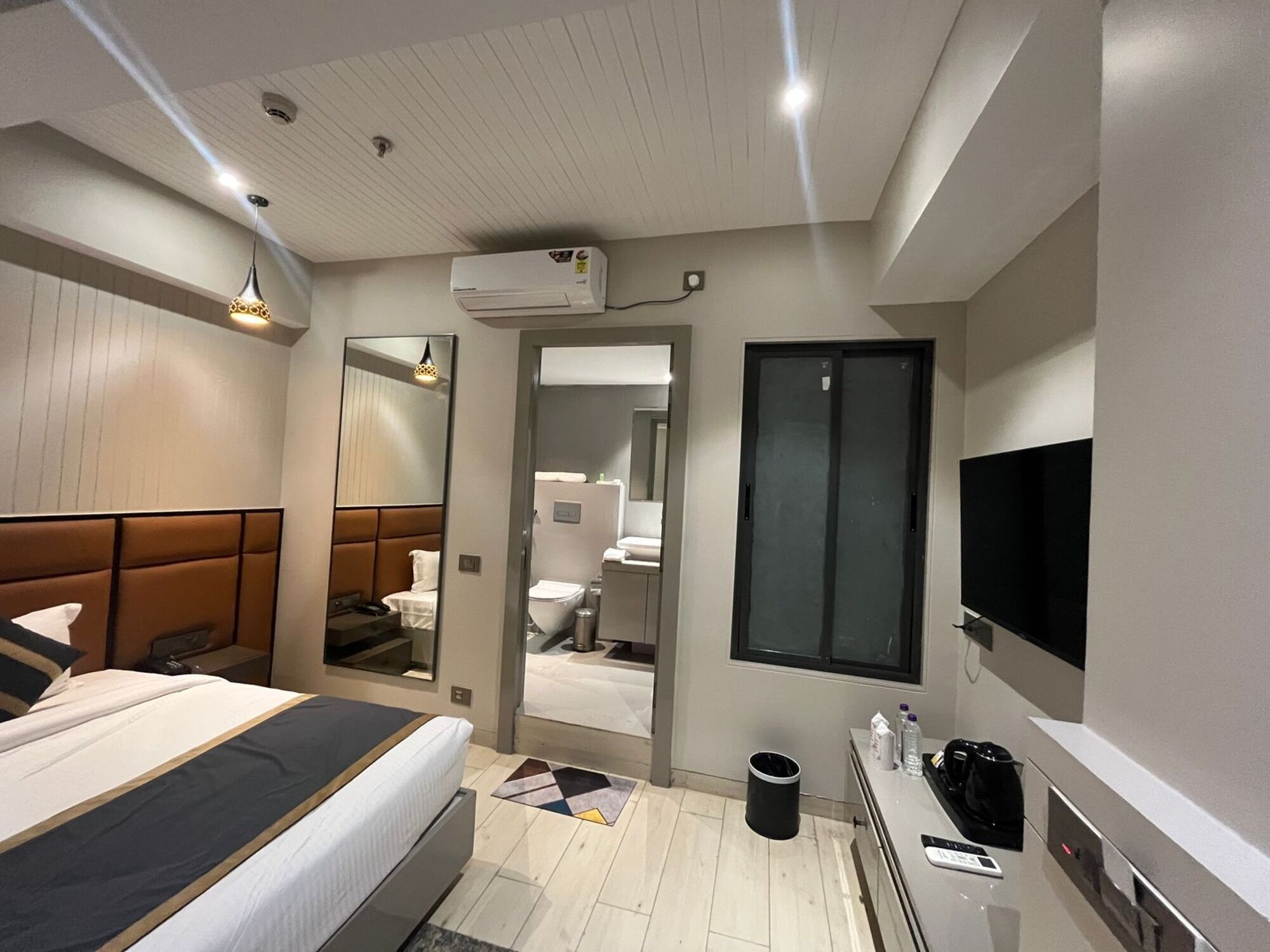 Economy Double Room | Laptop workspace