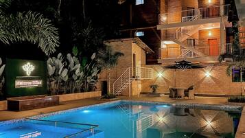 15 outdoor pools