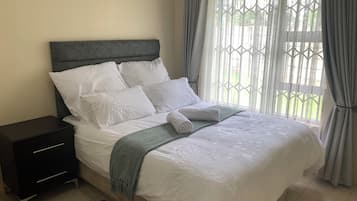 2 bedrooms, desk, iron/ironing board, WiFi