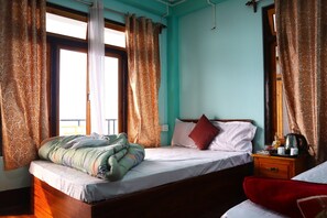 Habitació doble familiar, 2 llits dobles, balcó, vistes a la muntanya | Terrassa o pati