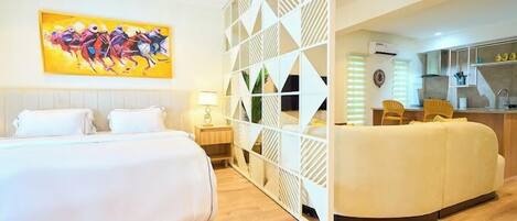 Appartamento Economy, balcone, vista città | 1 camera, una scrivania, postazione laptop, tende oscuranti