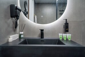 Căn hộ cơ bản, ban công, quang cảnh thành phố | Phòng tắm