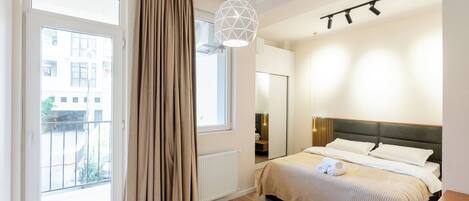 デラックス アパートメント バルコニー シティビュー | 2 室のベッドルーム、遮光カーテン、アイロン / アイロン台、WiFi (無料)