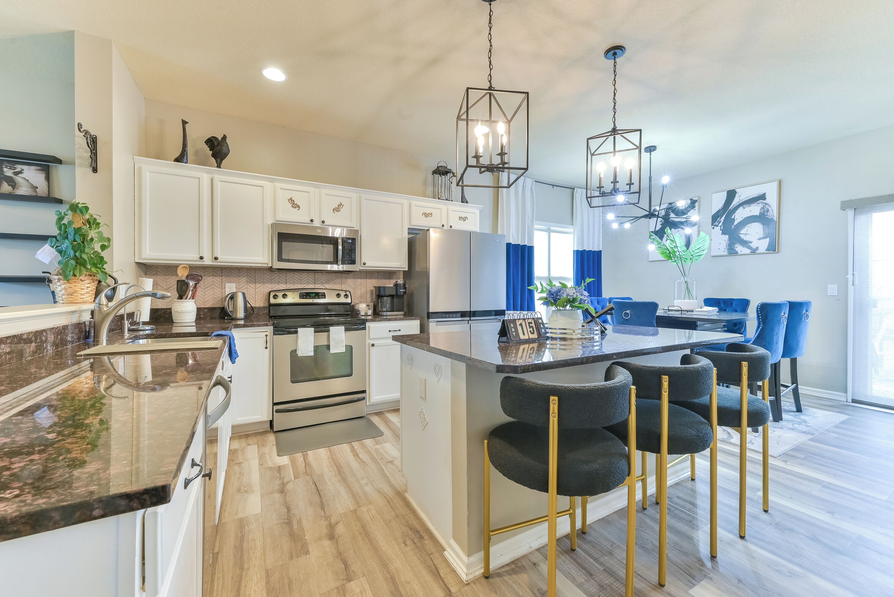 雪櫃、微波爐、焗爐、爐具